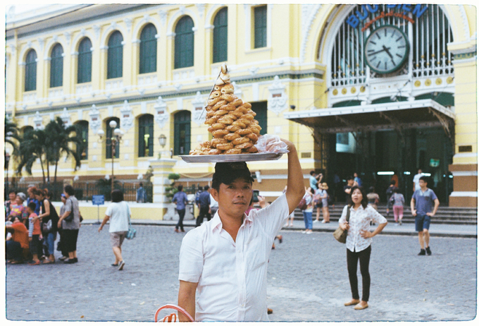 Khách Tây nghĩ: Thức ăn đường phố không vệ sinh, có thể gây tiêu chảy và một số bệnh khác.  Thực tế: Việt Nam ngập tràn các món ăn, giá cả phải chăng. Đồ ăn trong nhiều quán nhỏ ven đường cũng rất sạch sẽ, vệ sinh. Ảnh: Phong Vinh.