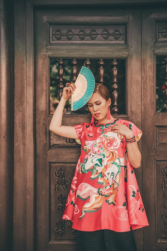 Góc chụp ảnh Hà Nội với trang phục áo dài tại chùa Vạn Niên