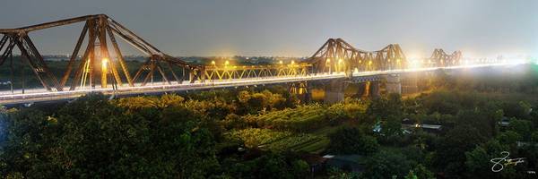 Lời ca về cầu Long Biên trong bài hát Nhớ tuổi thơ Hà Nội.