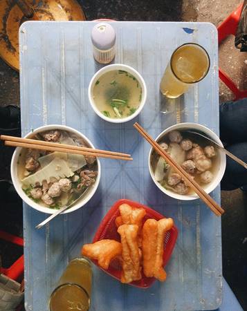 Bún mọc Thủy là nơi lý tưởng để bắt đầu ngày mới khi Hà Nội mùa thu se lạnh với nước dùng mặn dịu, tim giòn, mọc bùi và măng chua