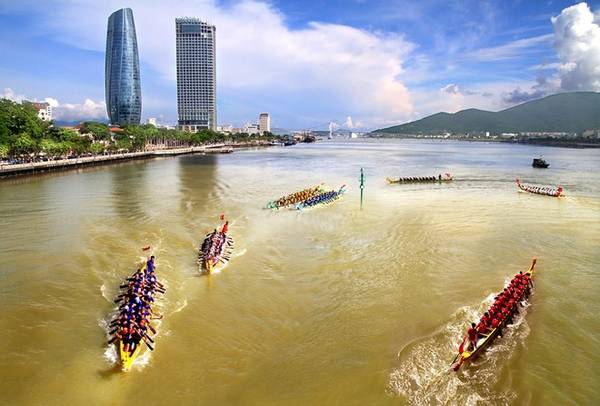 Đua ghe truyền thống. Ảnh: Lê Thọ.