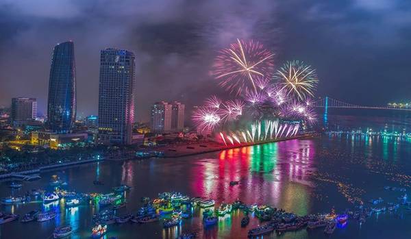 Bức ảnh đoạt giải "Sự kiện và lễ hội" mang tên Ngày 29/4 của Huỳnh Văn Truyền.