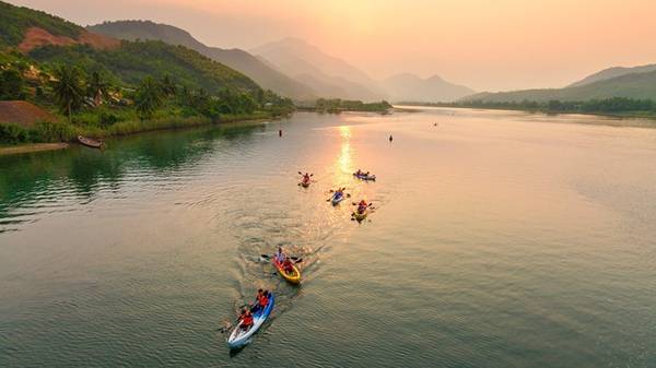 Xuôi dòng Cu Đê. Ảnh: Võ Triều Hải.