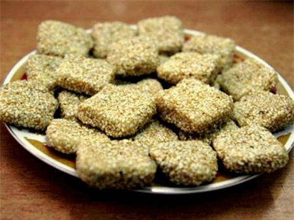Quy trình làm bánh khô mè tại Cẩm Lệ