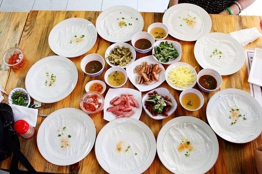 Bánh ướt Buôn Mê món ăn chồng dĩa giá rẻ