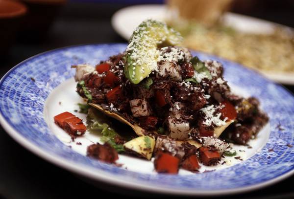 Món ăn đáng sợ tacos nhân châu chấu