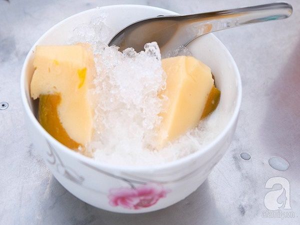 Tuy nhiên có một thực tế là không phải hàng chè nào cũng ngon, bởi có hàng làm không khéo, khi ăn còn cảm thấy vị trứng khá tanh.