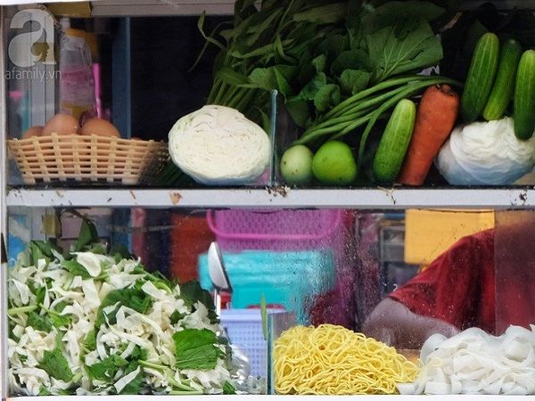 Các xe mì xào kiểu này rất phổ biến ở Siem Reap với giá cả, menu được niêm yết rõ ràng.