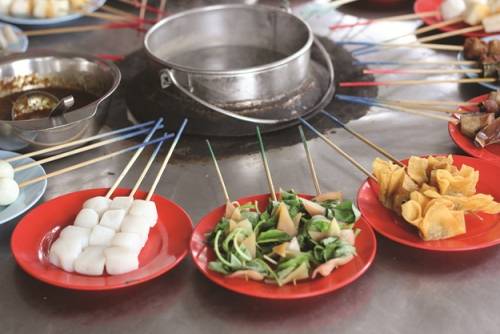 Lok lok - món ăn đường phố Malaysia tại Padang Brown Penang