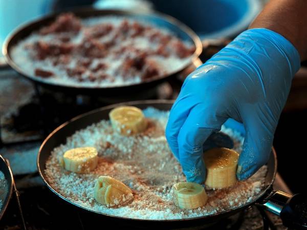 Tapioca crepe là món ăn sáng hay đồ ăn nhẹ phổ biến nhất ở Brazil. Bánh gồm lớp vỏ pancake mỏng từ bột khoai mì kẹp với những miếng chuối, bơ ngọt ngào.