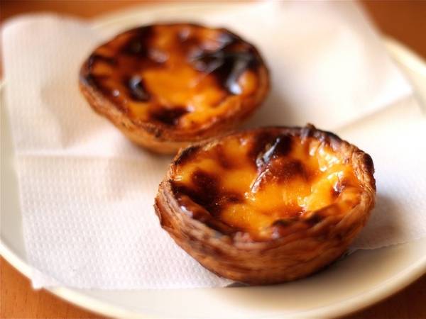 Bánh tart custard Bồ Đào Nha - món ăn đường phố châu Âu hấp dẫn