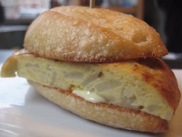 Bánh mì baguette Tây Ban Nha - món ăn đường phố châu Âu