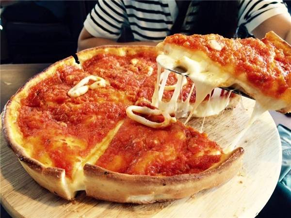 Pizza nhân nhồi món ăn gây bão Hà Nội tại Trung Hòa Nhân Chính