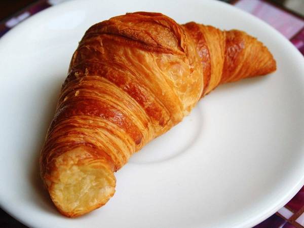 Croissant - bánh sừng trâu giòn tan thơm bơ của Pháp