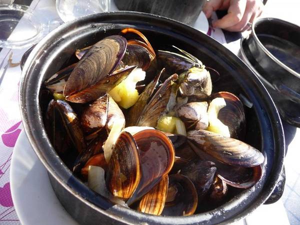 Moules Marinières - món vẹm đặc sản ẩm thực Pháp