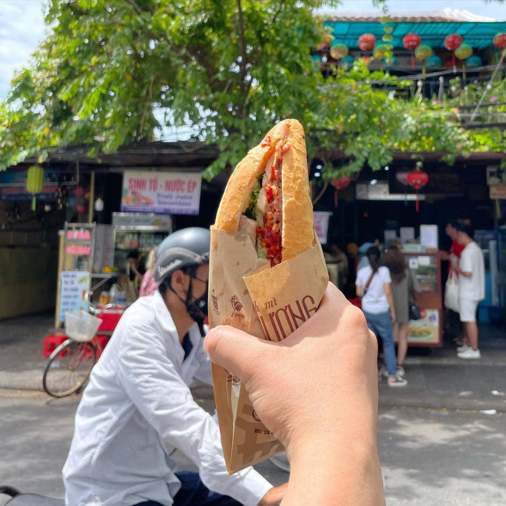 Bánh mì Phượng nhọn hai đầu đặc trưng