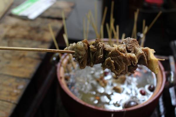 Nội tạng hầm thảo mộc món ăn vặt Tam Á