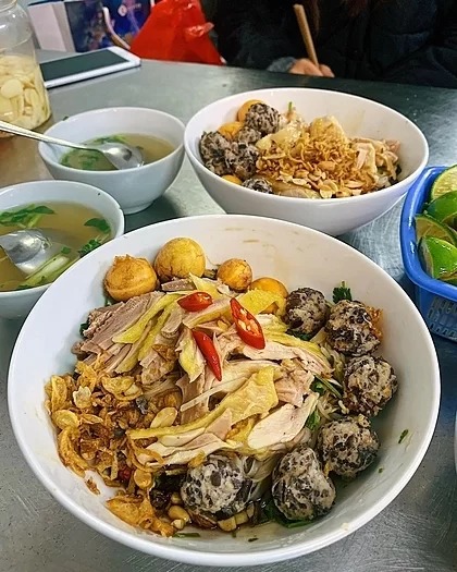 Phở gà Nguyệt Phủ Doãn món ăn vỉa hè Hà Nội