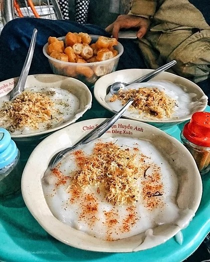 Cháo sườn sụn Huyền Anh món ăn vỉa hè Hà Nội