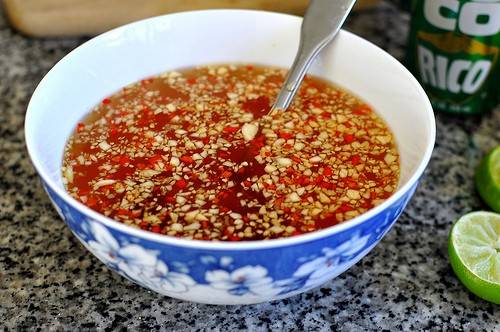 Nước mắm - đặc sản có mùi nồng Việt Nam
