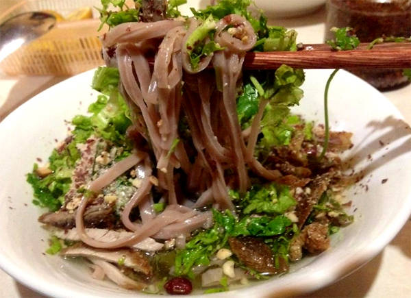 Phở chua Bắc Hà - đặc sản Lào Cai với nước chua đặc trưng. Ảnh: Tâm Anh.