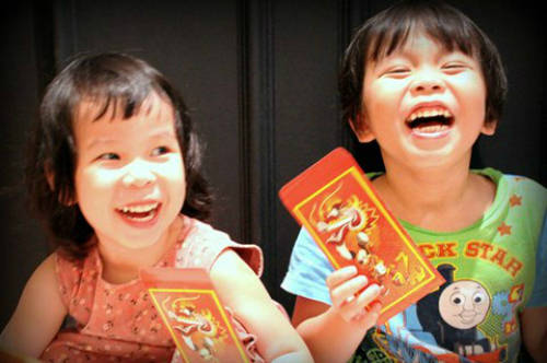 Trẻ nhỏ luôn mong nhận được lì xì ngày Tết. Ảnh: ED Uploaded
