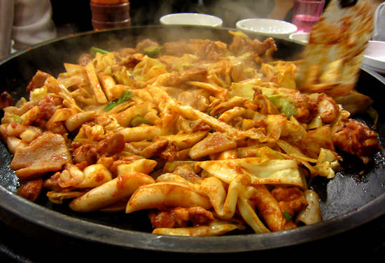 Dak-gal-bi món gà Hàn Quốc xào cay Chuncheon