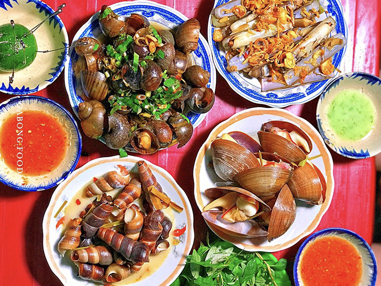 Ốc Quy Nhơn với nước chấm muối dẻo đặc trưng
