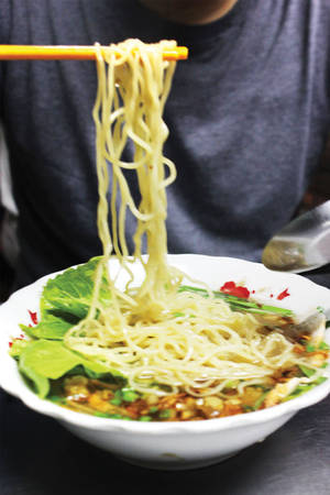 Mì tàu món ăn ấm lòng không thể thiếu đêm mưa Sài Gòn