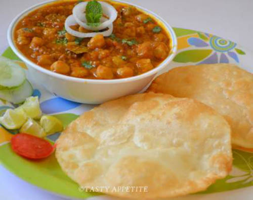 Chole bhature món ngon Ấn Độ: cà ri đậu xanh truyền thống