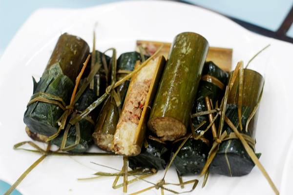 Cơm ống tre dân tộc Choang - món ngon Quế Lâm giống cơm lam