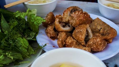 Bánh rán và bánh gối món ngon phố Lý Quốc Sư Hà Nội giòn tan