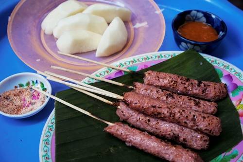 Nem nướng món ngon phố Lý Quốc Sư Hà Nội nướng than hoa