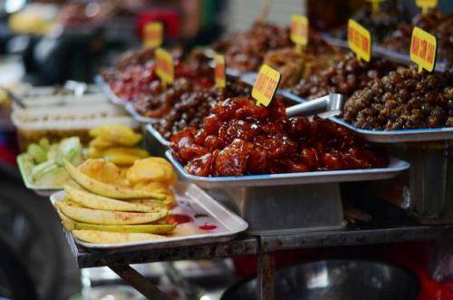 Hoa quả dầm và mứt món ngon phố Lý Quốc Sư Hà Nội màu sắc