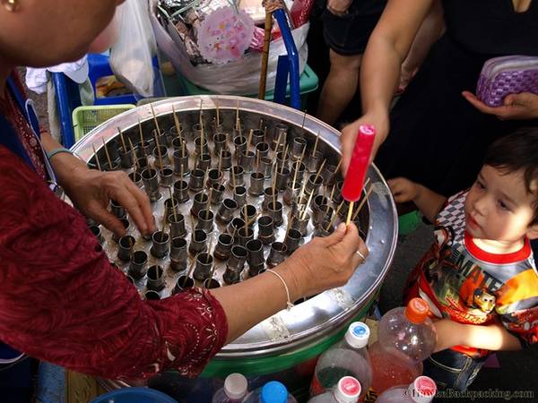 Kem que các vị Mirinda, Coke, trà sữa Thái bán tại chợ Chatuchak