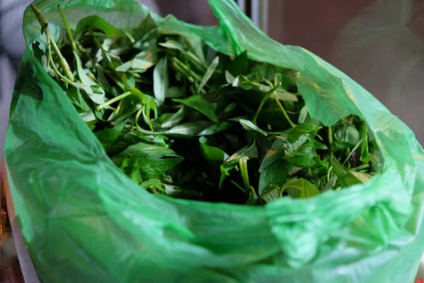 Rau răm dùng để ăn kèm.