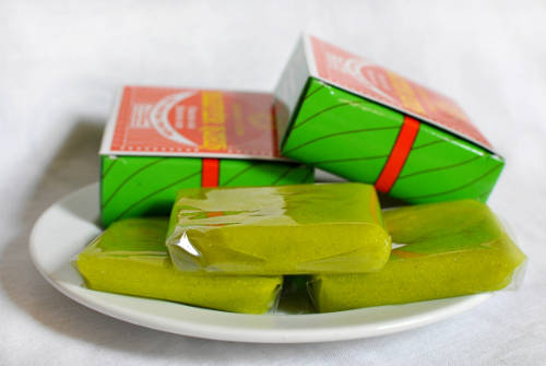 Bánh cốm Hàng Than - Thức quà du lịch Hà Nội đậm đà hương vị truyền thống