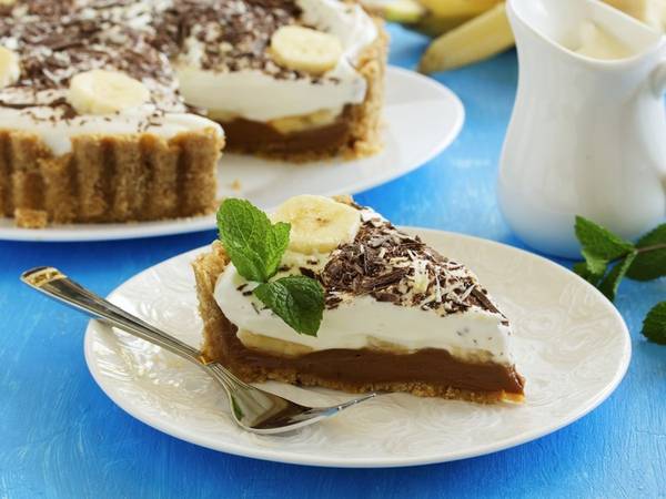 Bánh nướng banoffee (Anh): Món tráng miệng tuyệt vời này được làm từ chuối, kem, kẹo bơ cứng, đôi khi có thêm chocolate hoặc cà phê.