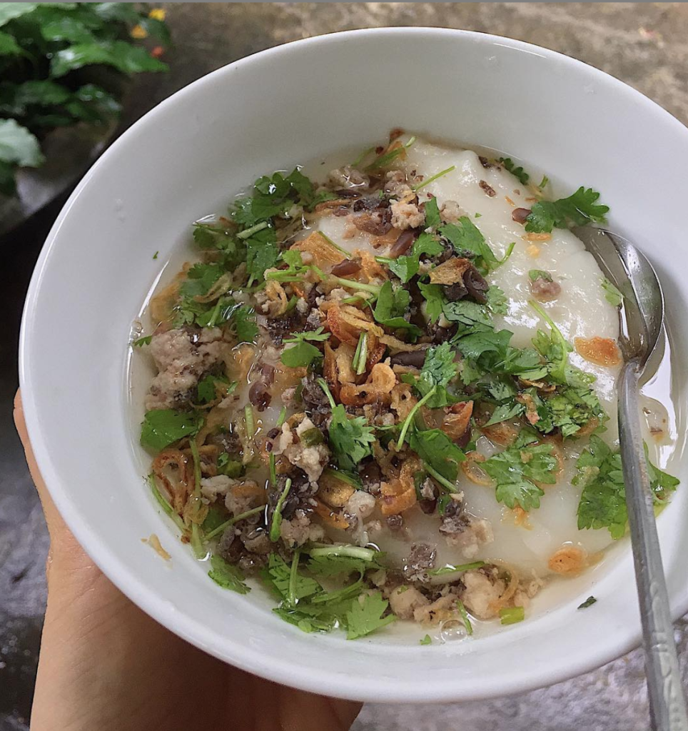 Bánh đúc nóng Hà Nội chuẩn bị nguyên liệu