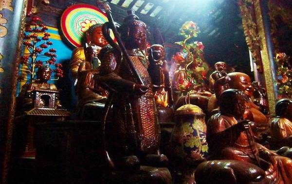 Các pho tượng gỗ cổ tại chùa Giác Viên