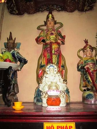 Tượng sơn son thiếp vàng tại chùa Phụng Sơn