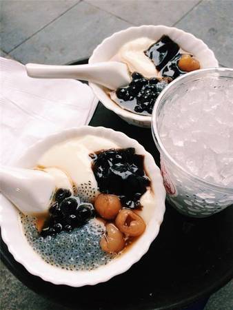 Tào phớ Hà Nội thập cẩm đầy ú ụ topping