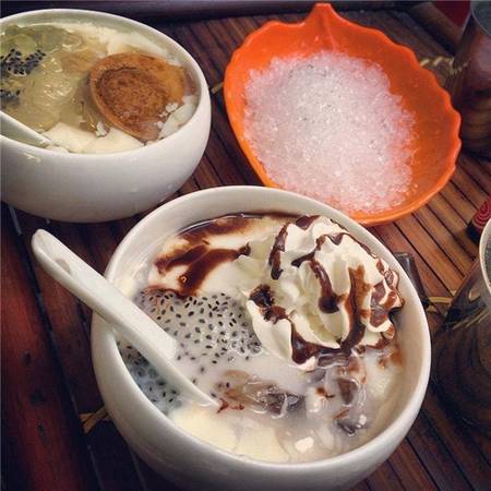 Món tào phớ Hà Nội mix kem cà phê béo ngậy