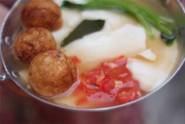 Trải nghiệm tào phớ Hà Nội ăn kèm chả cá độc lạ