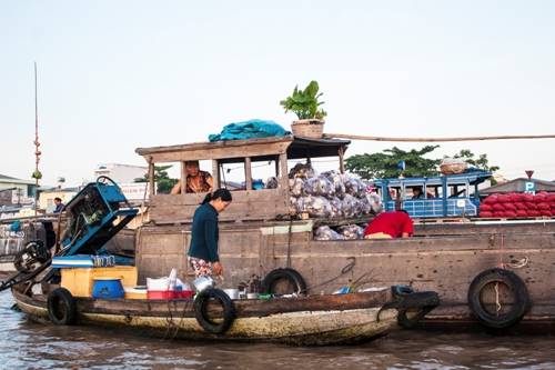 Quán ăn di động trên dòng Hậu Giang - Cà phê sáng trên sông