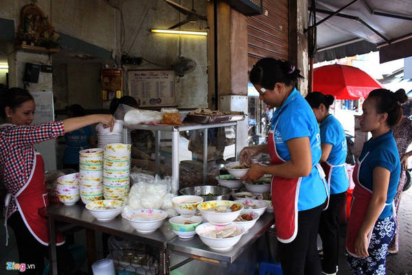 Bún mọc Thanh Mai - quán ăn quận 1 gần 40 năm gần chợ Bến Thành