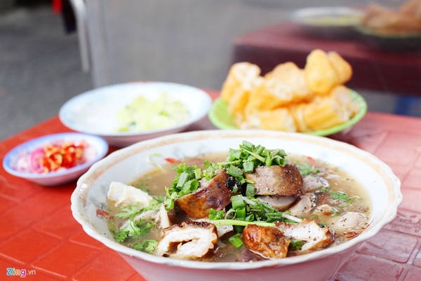 Cháo lòng Cô Ba Đa Kao - quán ăn quận 1 hơn 30 năm