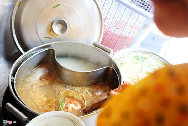 Hủ tiếu Thanh Xuân - quán ăn quận 1 hơn 75 năm với hủ tiếu càng cua khô