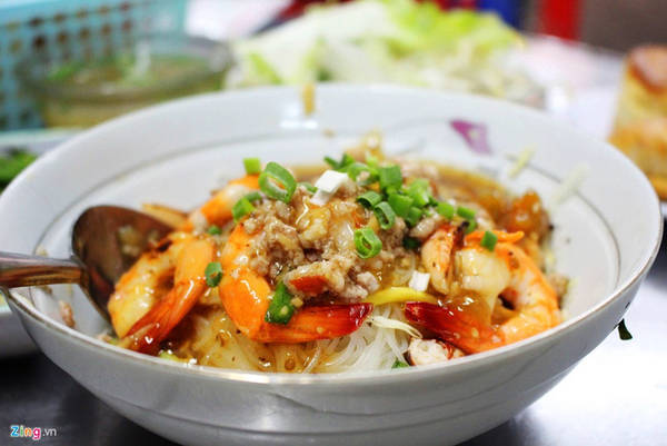 Hủ tiếu càng cua khô tại Thanh Xuân với sốt đặc trưng