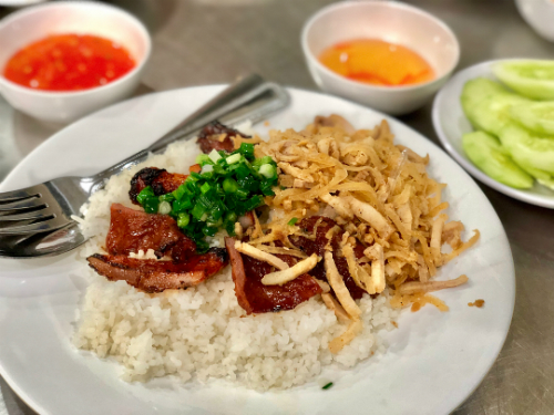 Quán cơm tấm Bà Mười - quán ăn khuya Sài Gòn nằm trong hẻm nhỏ trên đường Xô Viết Nghệ Tĩnh, quận Bình Thạnh